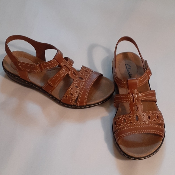 clarks size 7 sandals